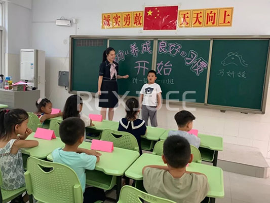  如何挑選滿意的學(xué)生課桌椅？